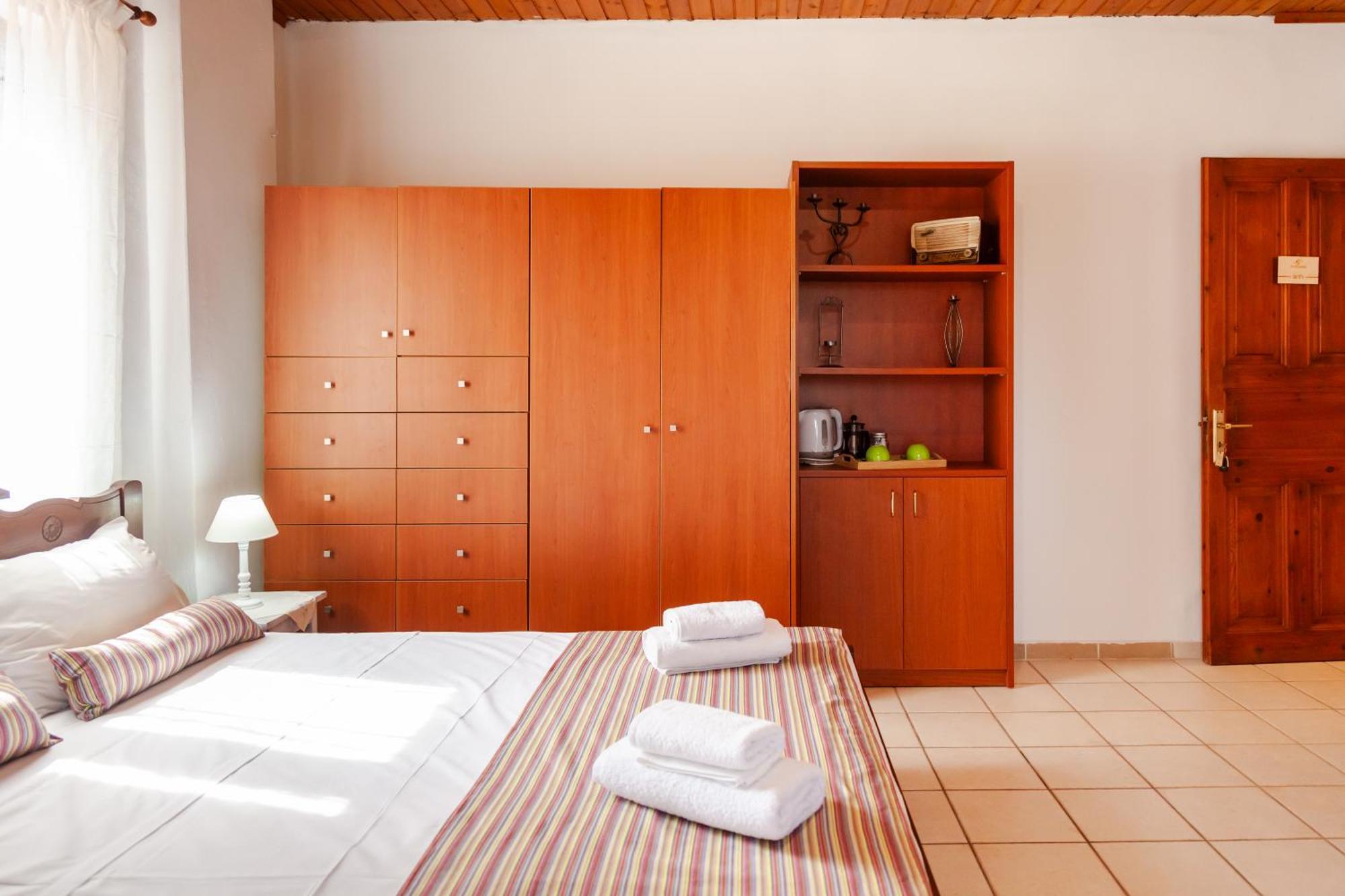 Amnisiades Apartments Karteros Buitenkant foto
